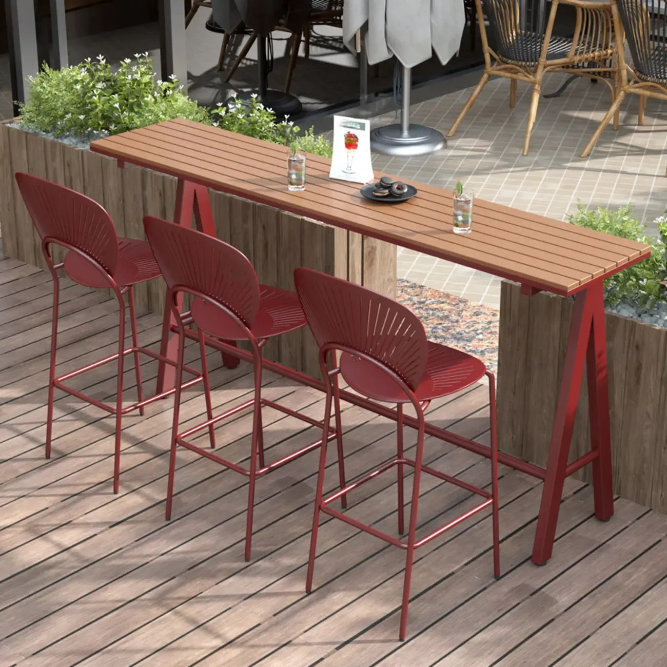 Tables de bar d'extérieur avec support en métal vert et lattes en bois