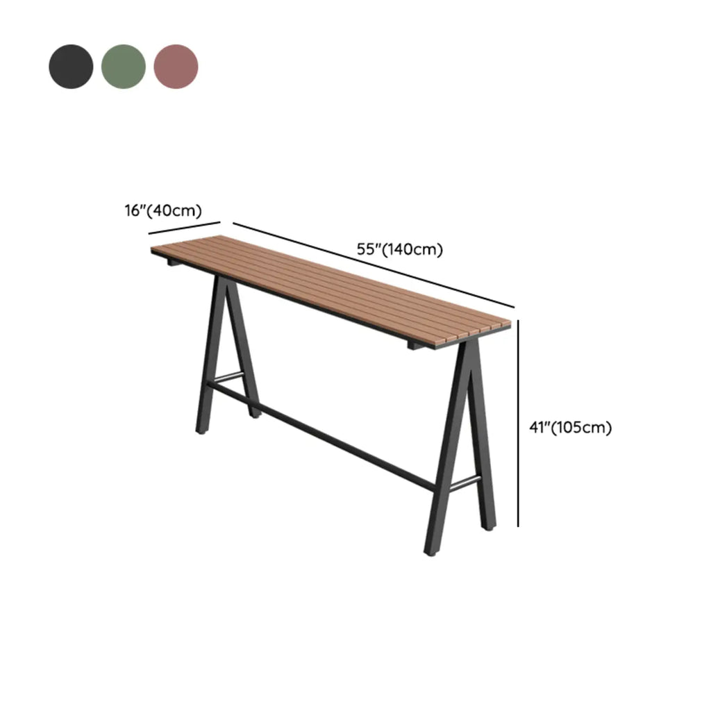 Tables de bar d'extérieur avec support en métal vert et lattes en bois