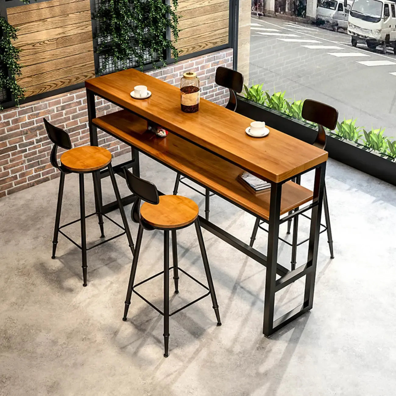 Tables de bar modernes en bois marron, métal et étagère traîneau avec repose-pieds
