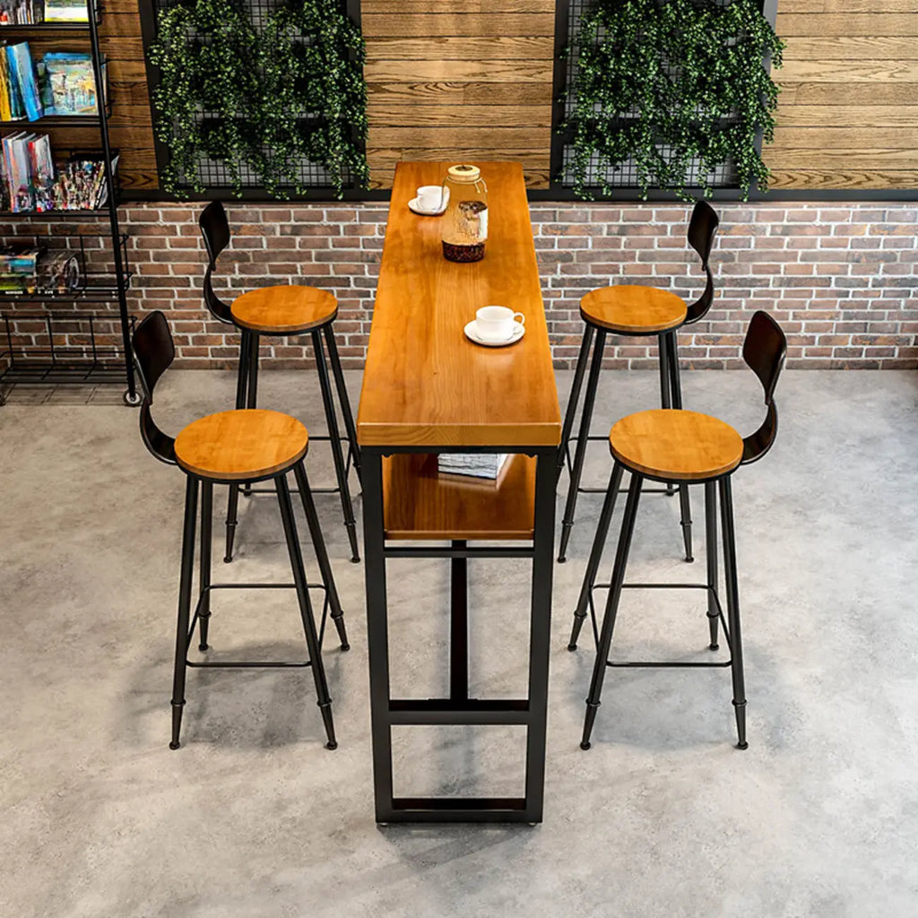 Tables de bar modernes en bois marron, métal et étagère traîneau avec repose-pieds