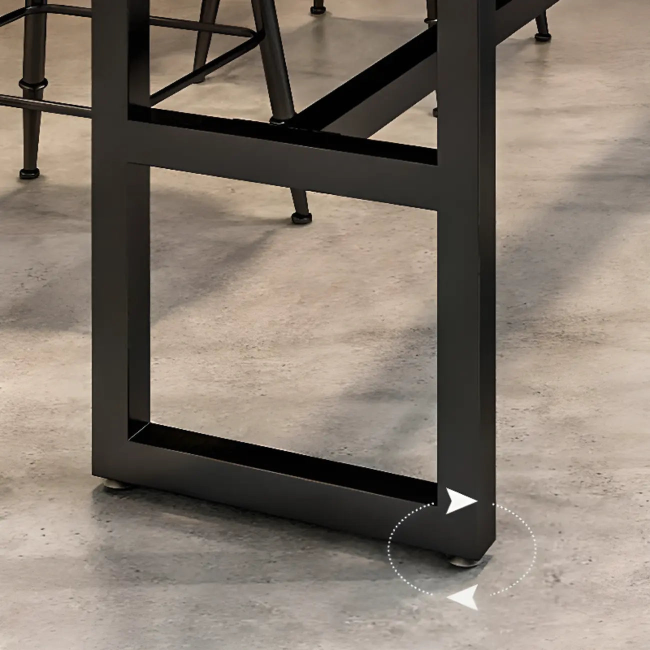 Tables de bar modernes en bois marron, métal et étagère traîneau avec repose-pieds