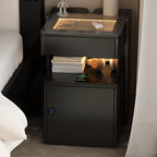 Table de chevet moderne avec tiroir et porte USB intégrés, plateau en verre noir et armoire