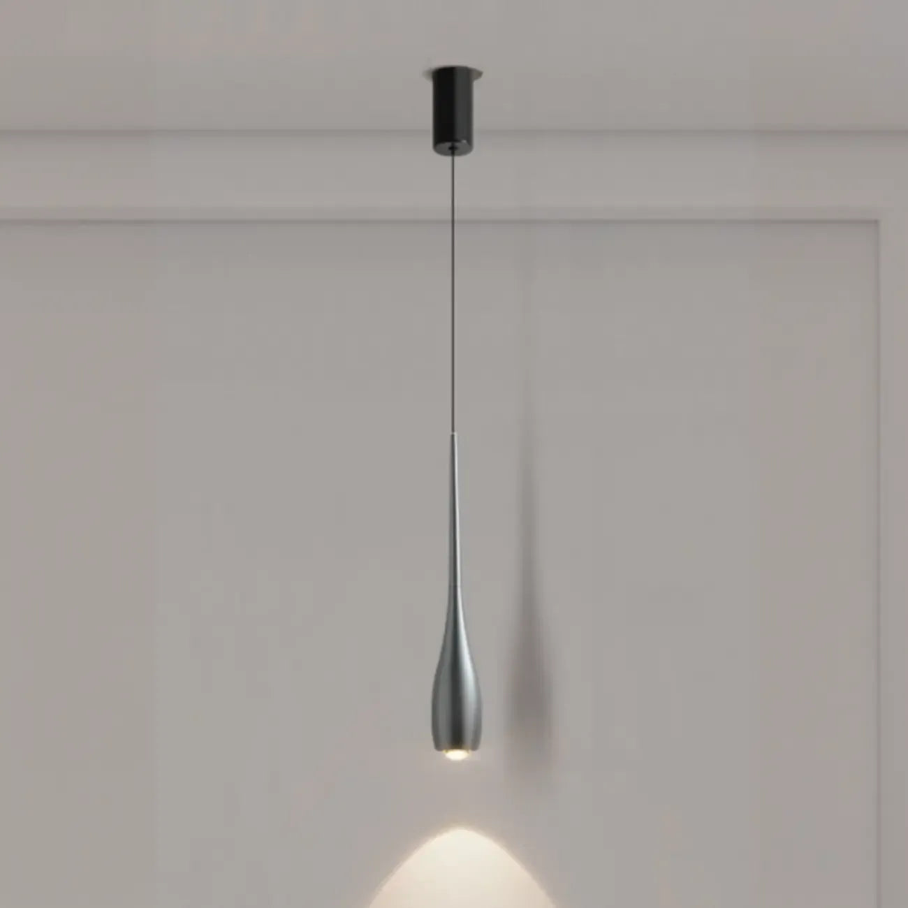 Suspension moderne à intensité variable en métal et acrylique au design épuré