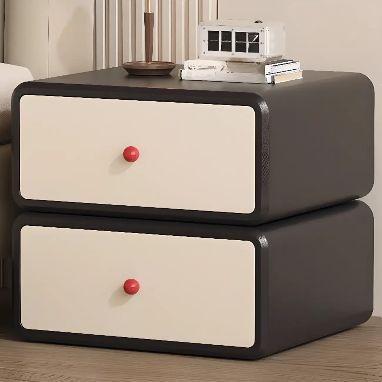 Table de chevet Art Déco en bois et similicuir avec poignées boules rouges, 2 tiroirs