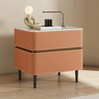 Table de chevet moderne à deux tiroirs arrondis avec plateau en simili marbre et revêtement en cuir