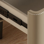 Table de chevet moderne à deux tiroirs arrondis avec plateau en simili marbre et revêtement en cuir