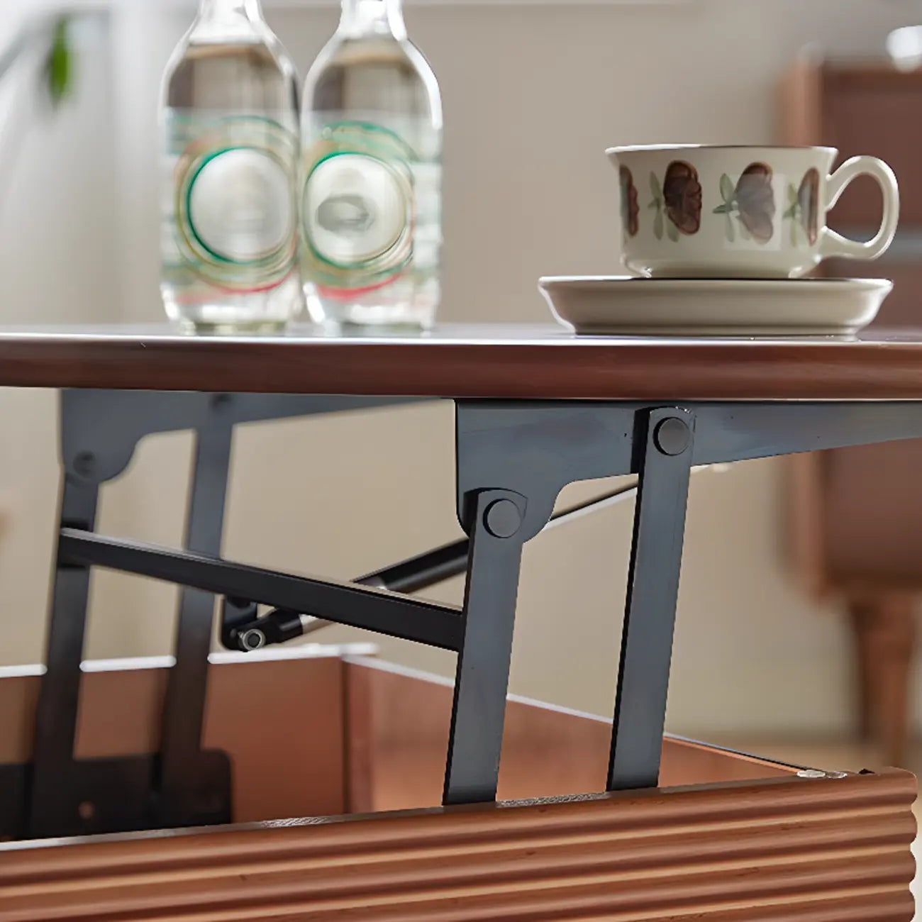 Tavolino da Caffè Regolabile in Legno di Noce a Forma di Fiore con Ruote