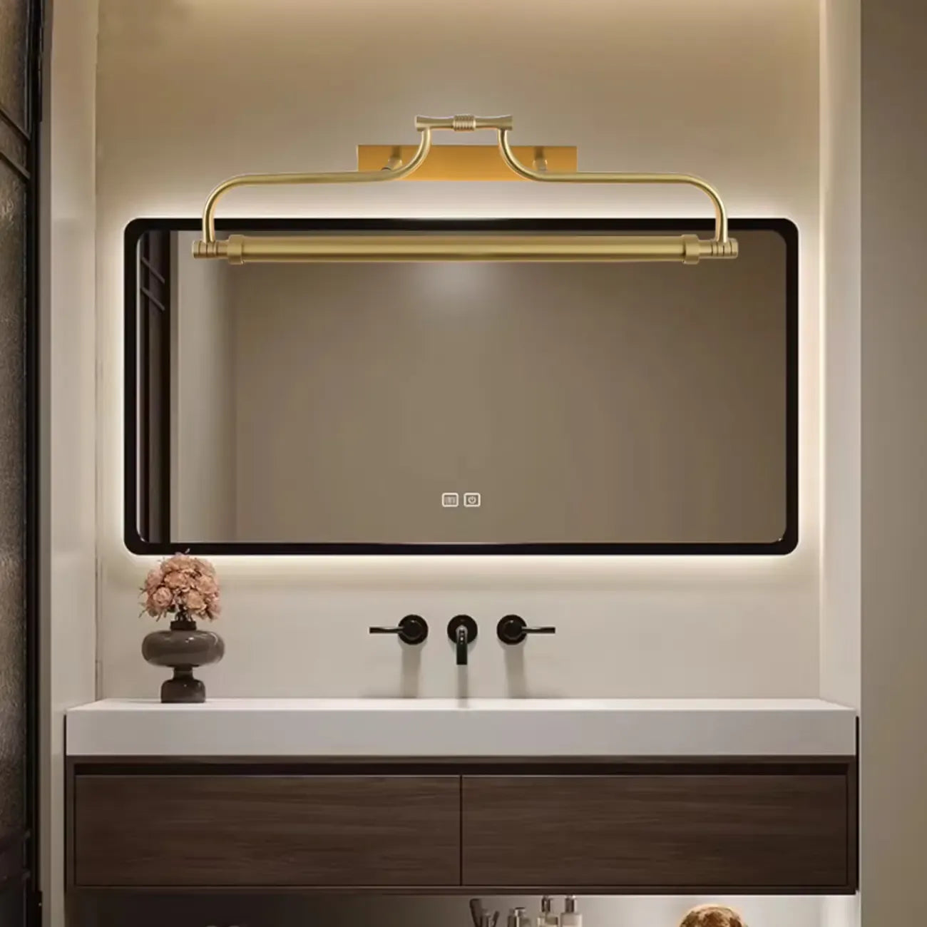 Applique murale géométrique en métal doré avec LED