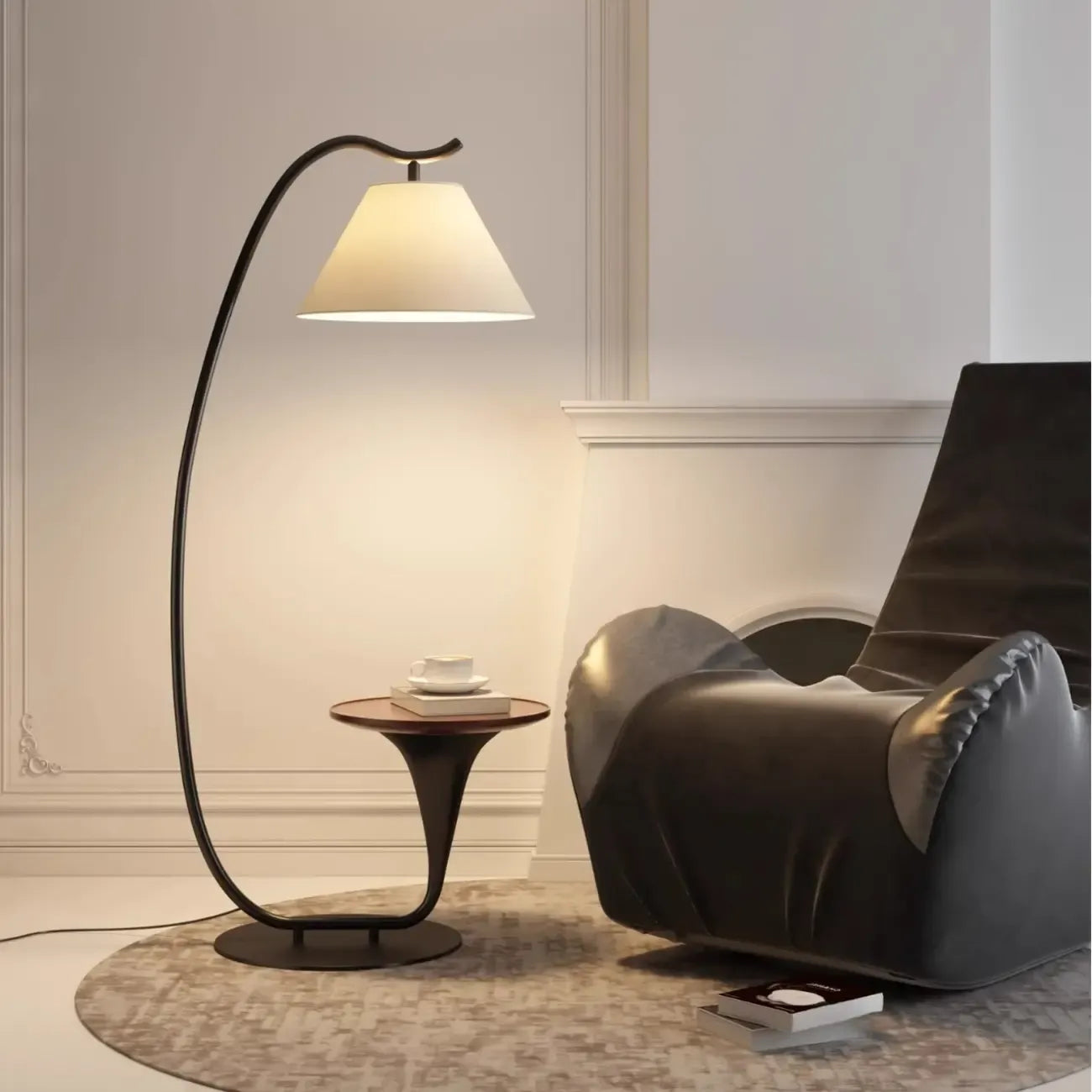 Lampadaire minimaliste en noyer avec table et abat-jour en tissu