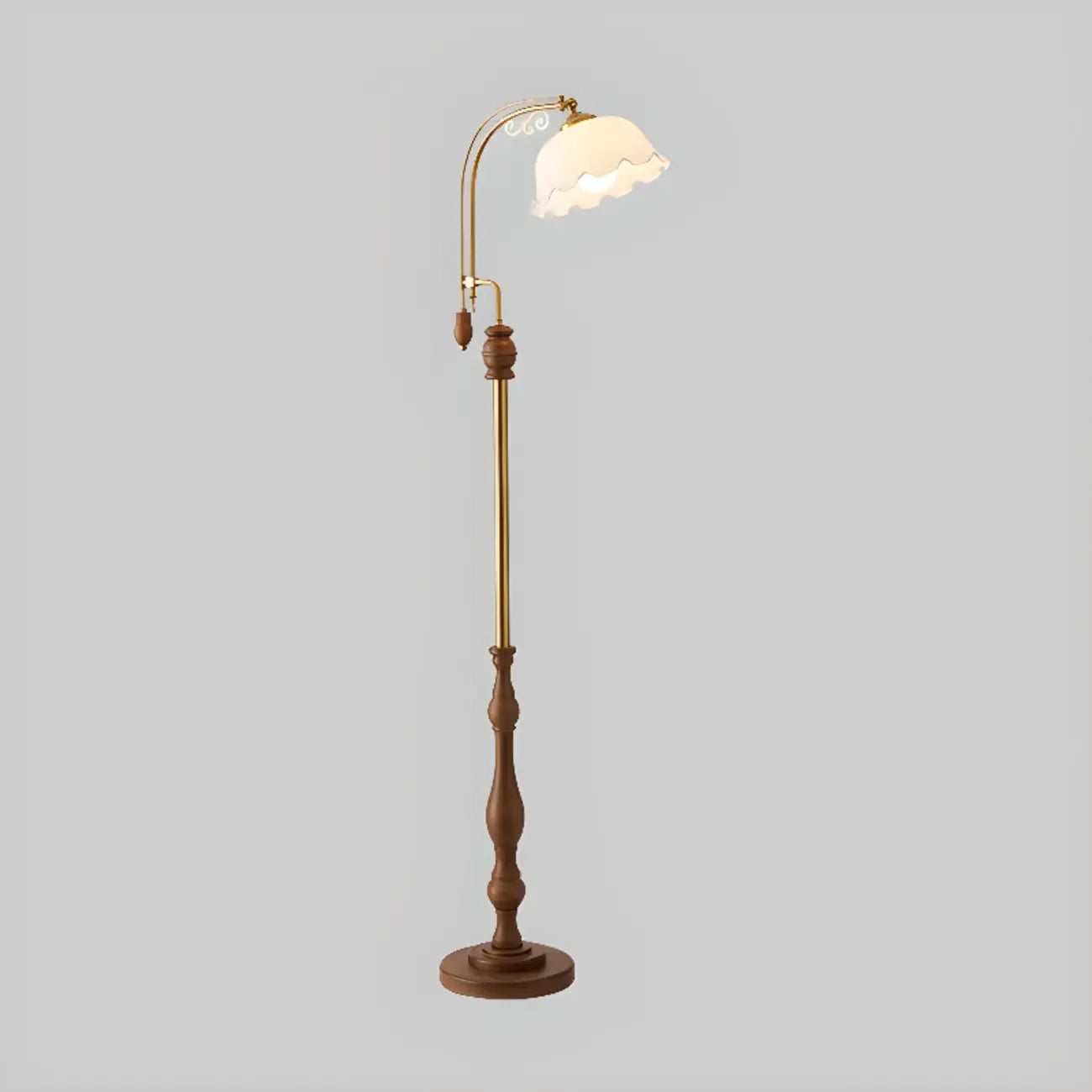 Lampadaire classique en noyer, verre, abat-jour floral et métal arqué
