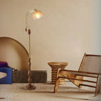 Lampadaire classique en noyer, verre, abat-jour floral et métal arqué