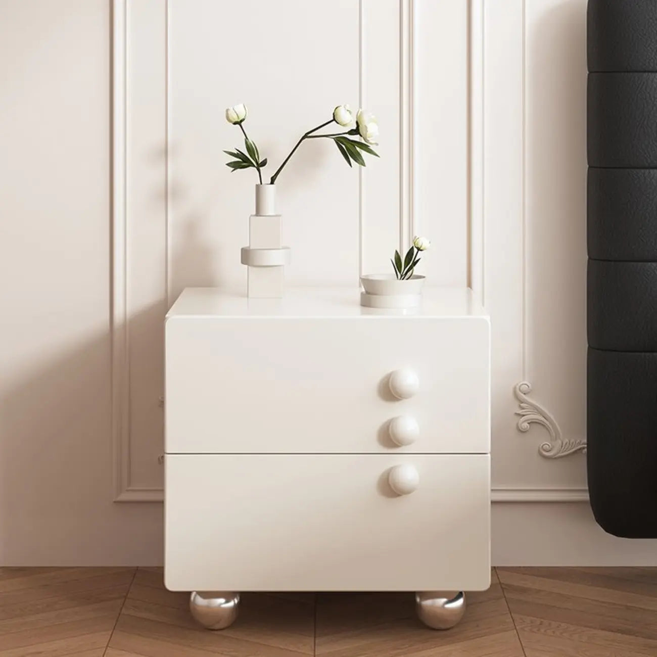 Table de chevet contemporaine en bois crème brillant à 2 tiroirs