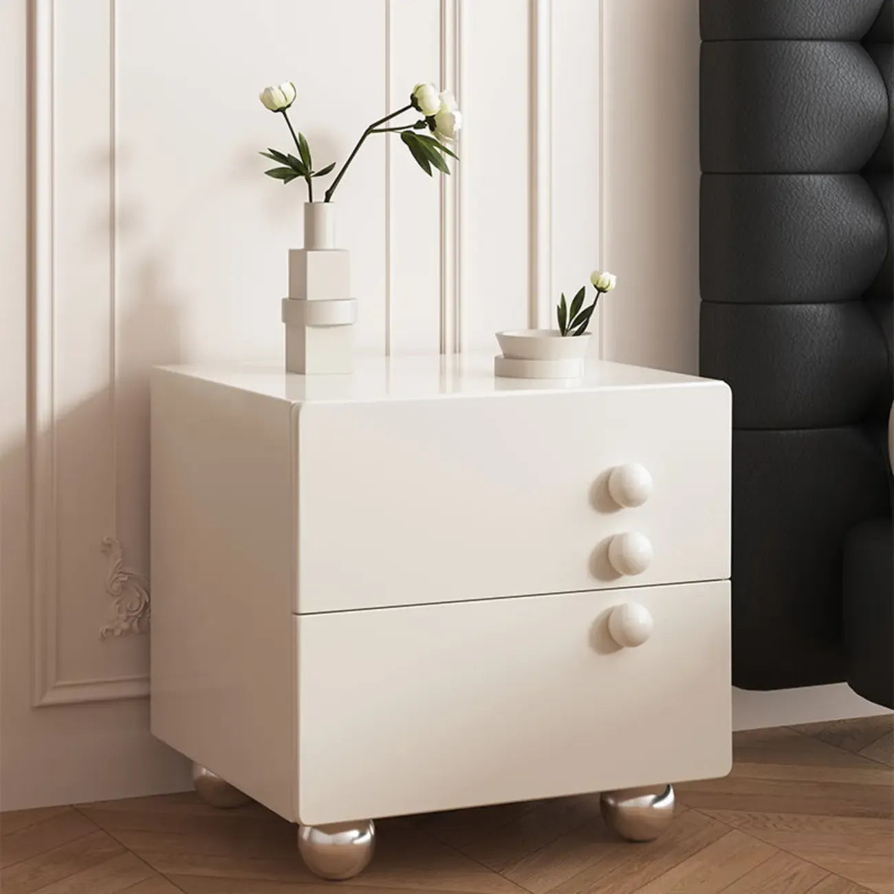 Table de chevet contemporaine en bois crème brillant à 2 tiroirs