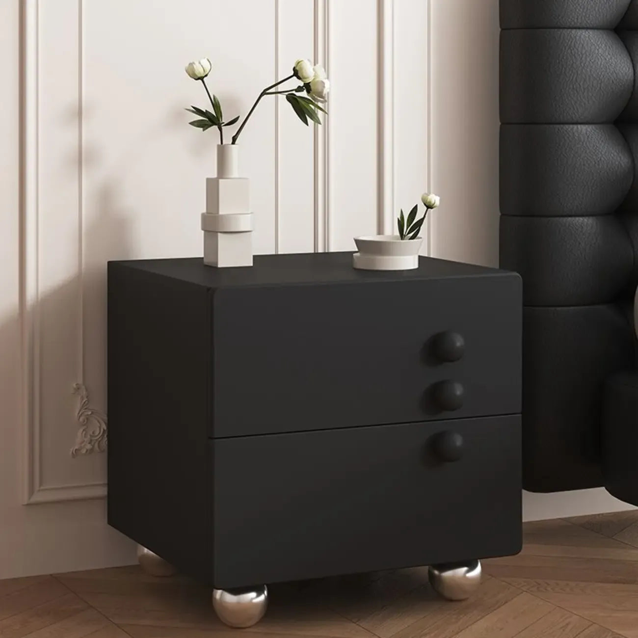 Table de chevet contemporaine en bois crème brillant à 2 tiroirs
