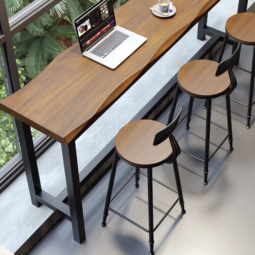 Tables de bar modernes en fer à tréteaux avec aspect bois brun