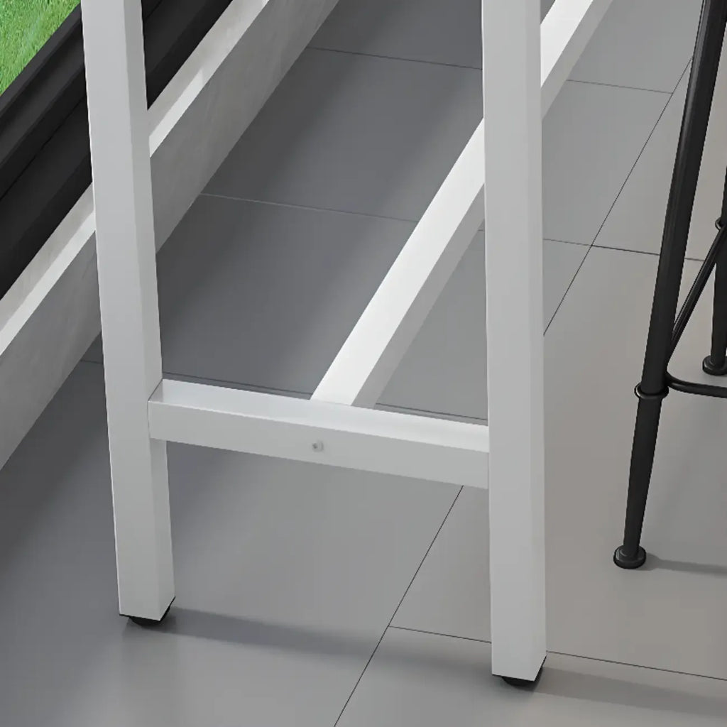 Tables de bar modernes avec plateau en pierre gris tourterelle et repose-pieds en acier
