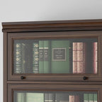 Coffre de rangement moderne du milieu du siècle en bois brun et vitres