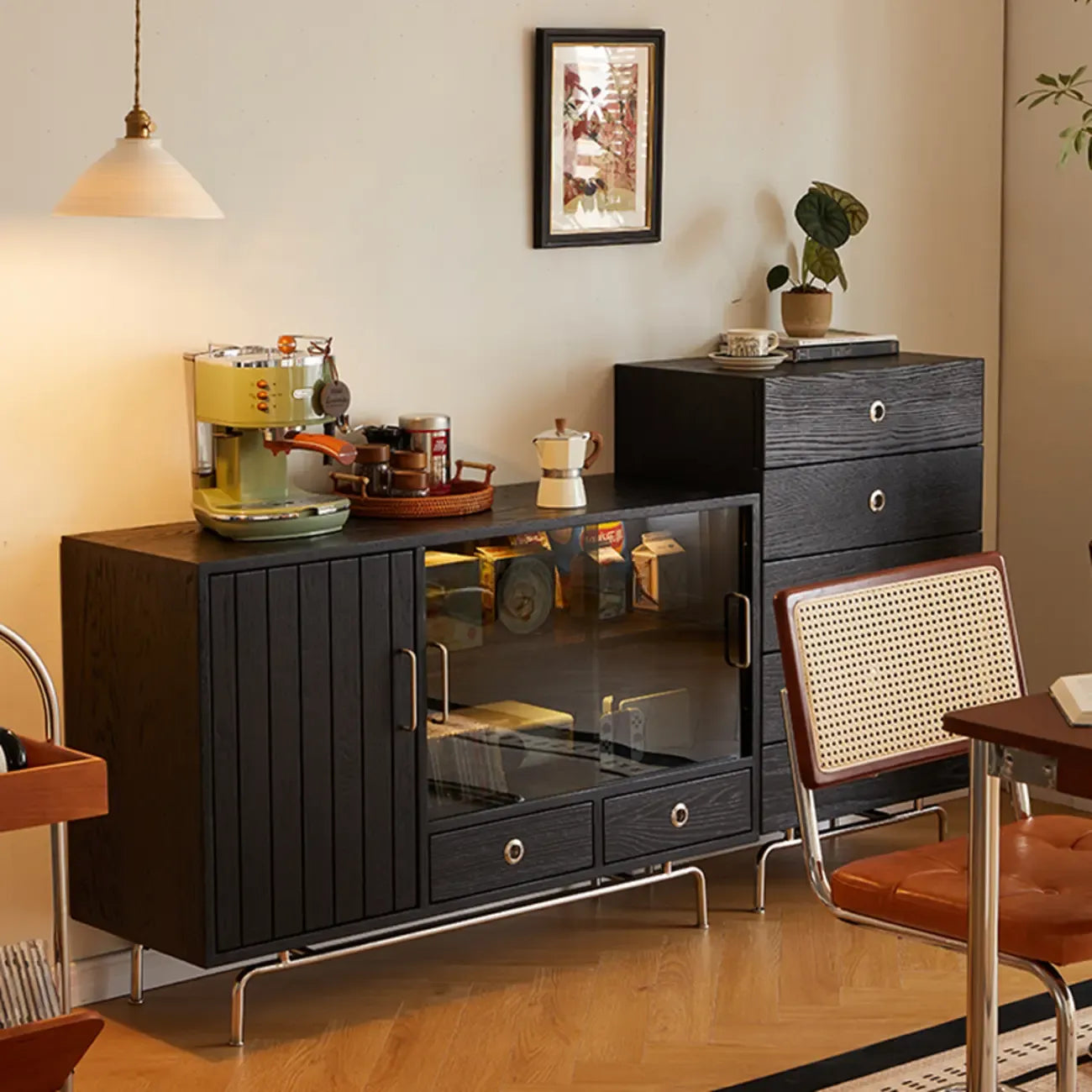Buffet de rangement moderne en bois noir avec tiroirs