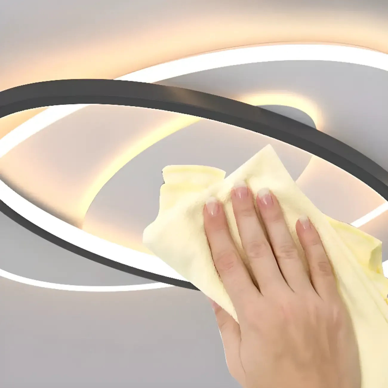 Plafoniera a 3 luci con dimmer e telecomando