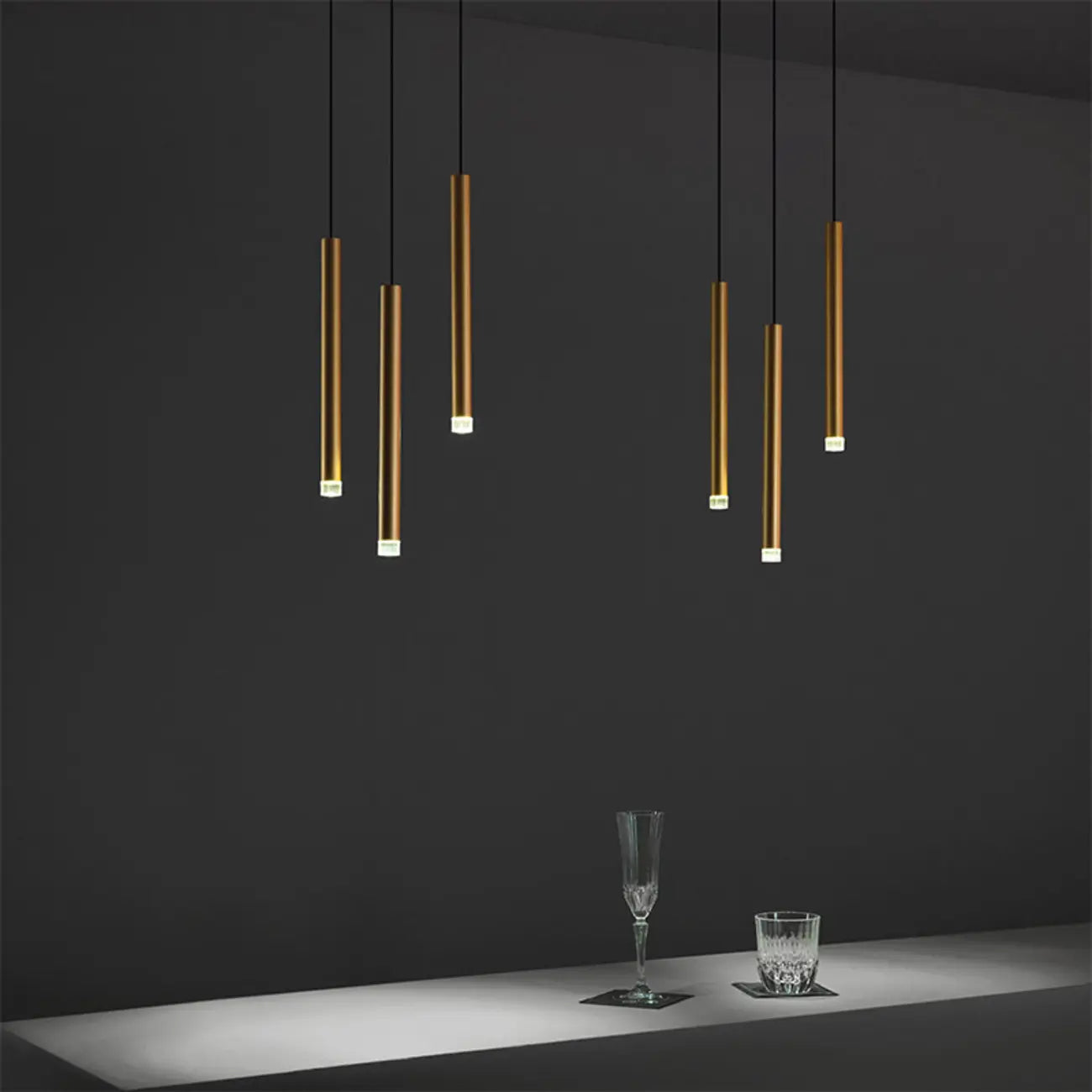 Suspension LED géométrique moderne en métal doré et acrylique