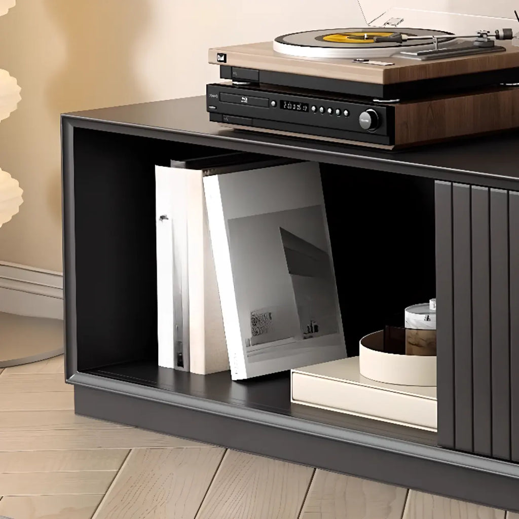 Meuble TV en bois noir de 79 pouces avec rangement ouvert et portes coulissantes