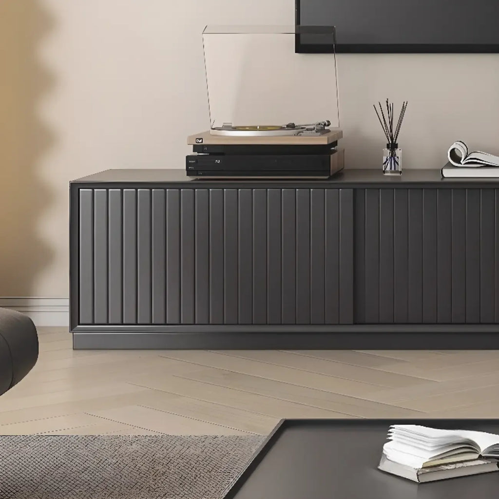 Meuble TV en bois noir de 79 pouces avec rangement ouvert et portes coulissantes