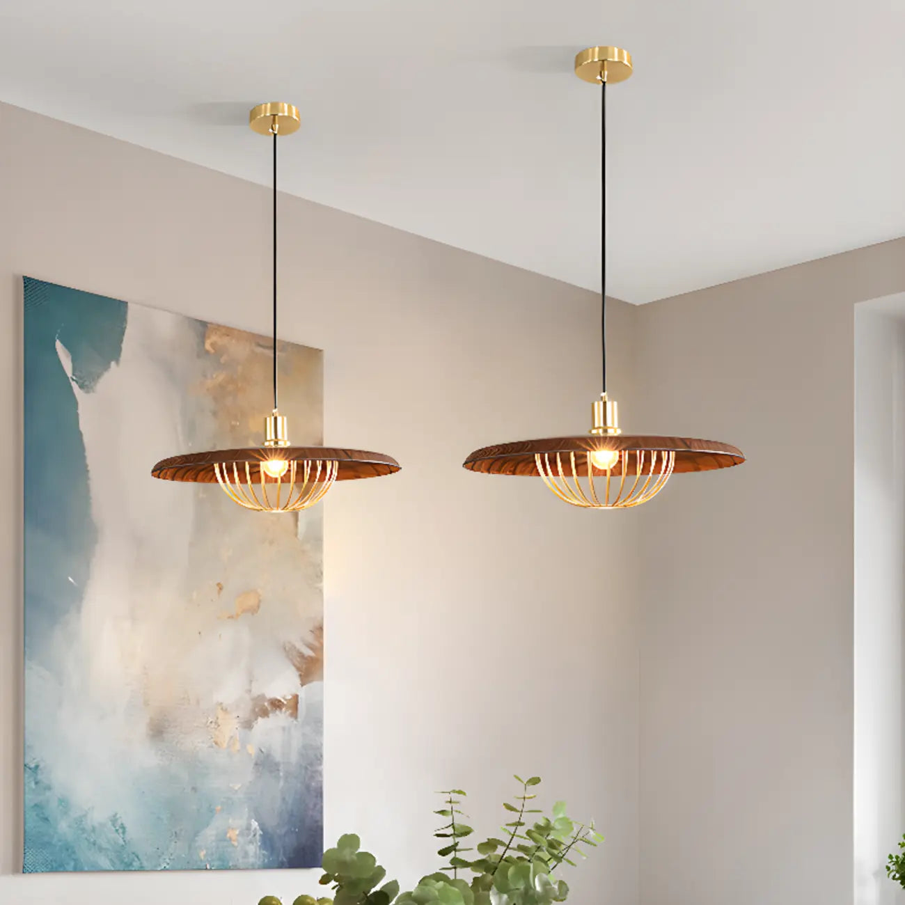 Suspension ronde dorée élégante pour intérieur