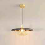 Suspension ronde dorée élégante pour intérieur