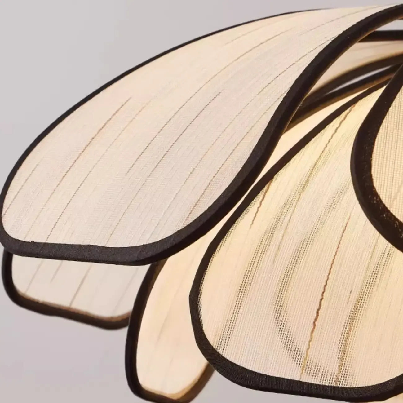 Lampada a sospensione da cucina regolabile in tessuto beige a motivi geometrici