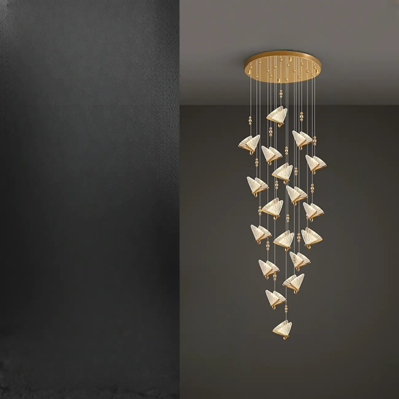 Lustre moderne en cristal à motif papillon linéaire avec télécommande