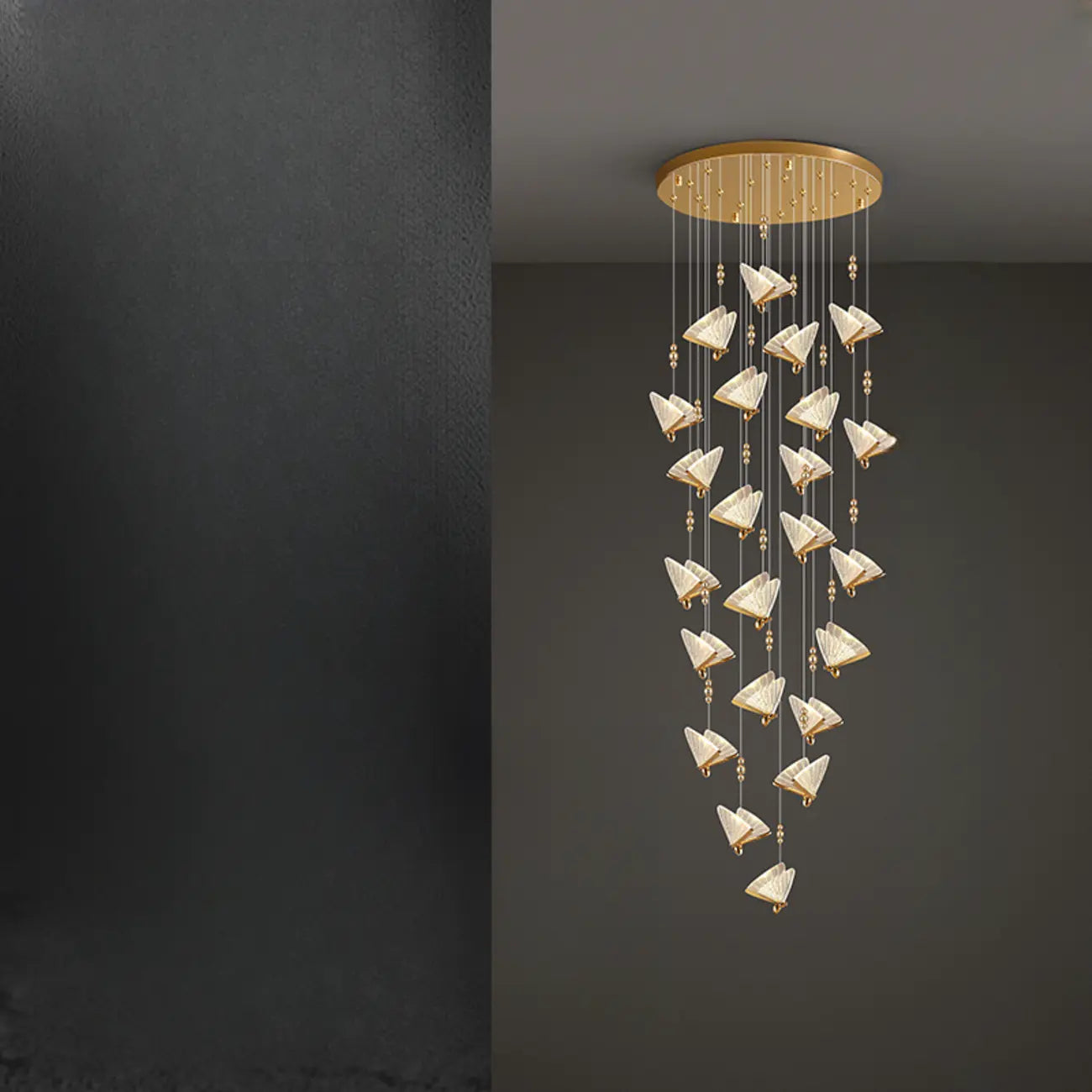 Lustre moderne en cristal à motif papillon linéaire avec télécommande