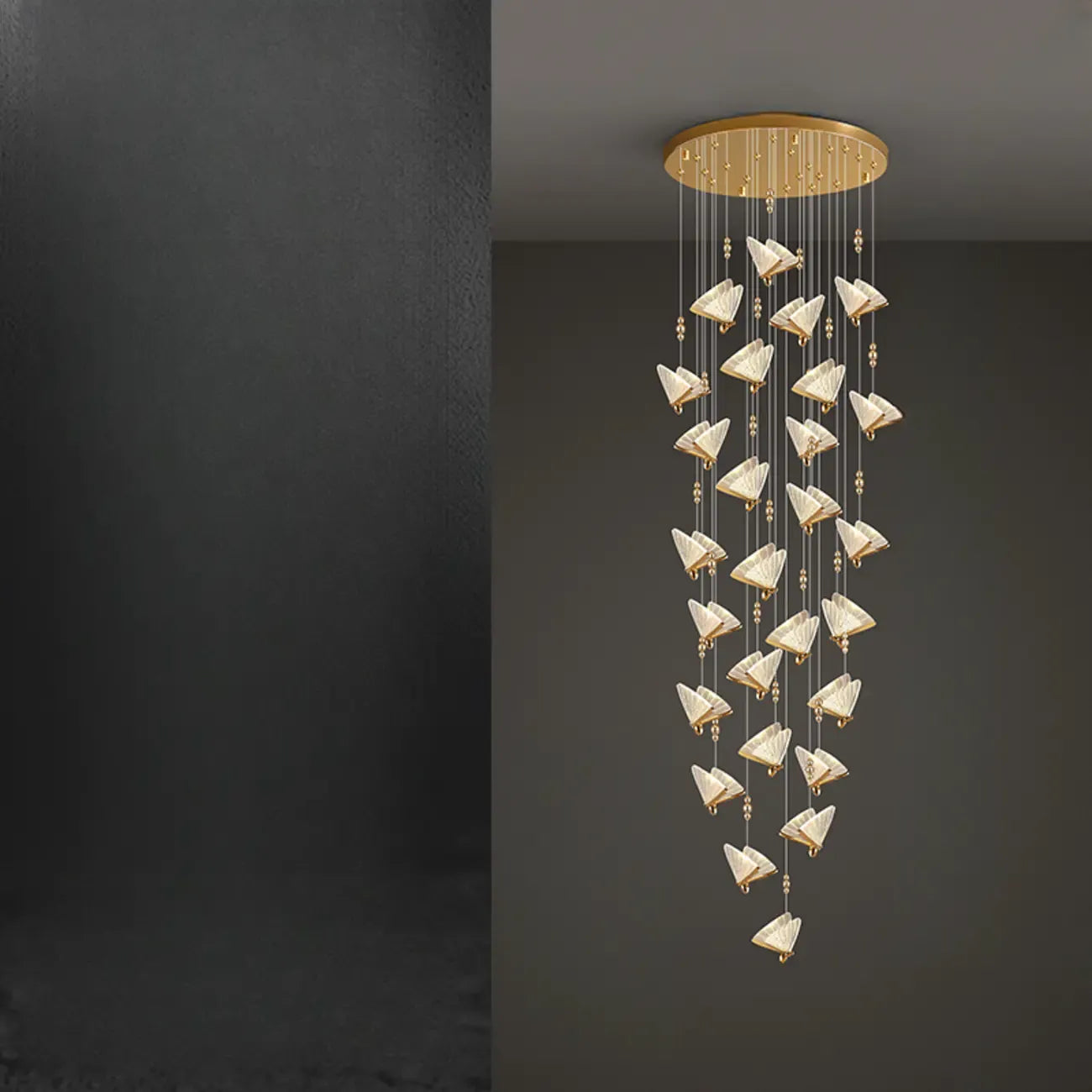 Lustre moderne en cristal à motif papillon linéaire avec télécommande
