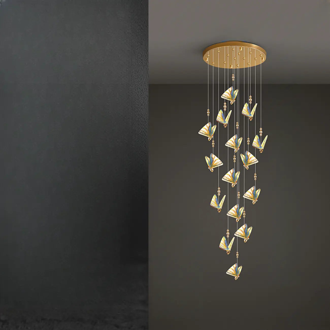 Lustre moderne en cristal à motif papillon linéaire avec télécommande