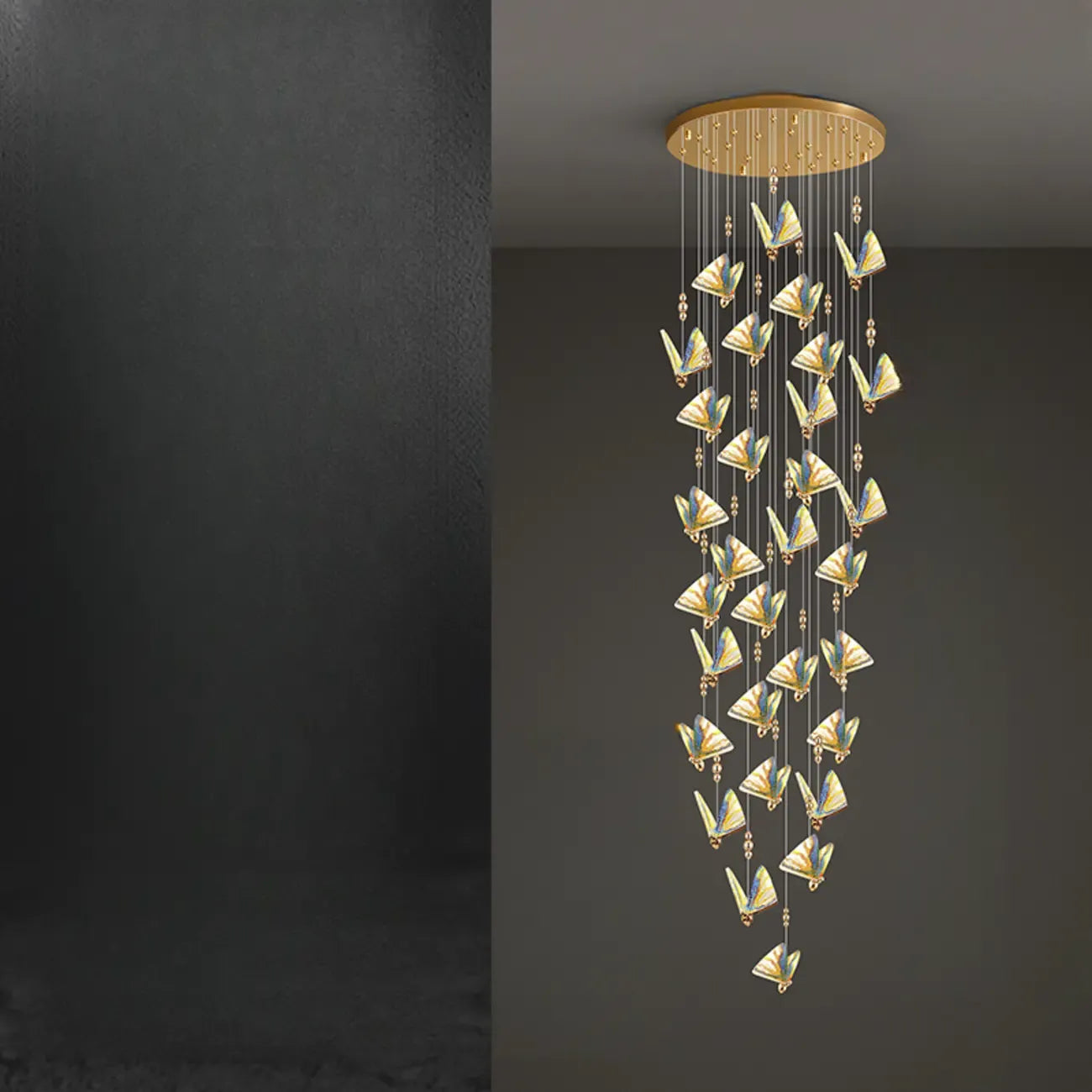 Lustre moderne en cristal à motif papillon linéaire avec télécommande