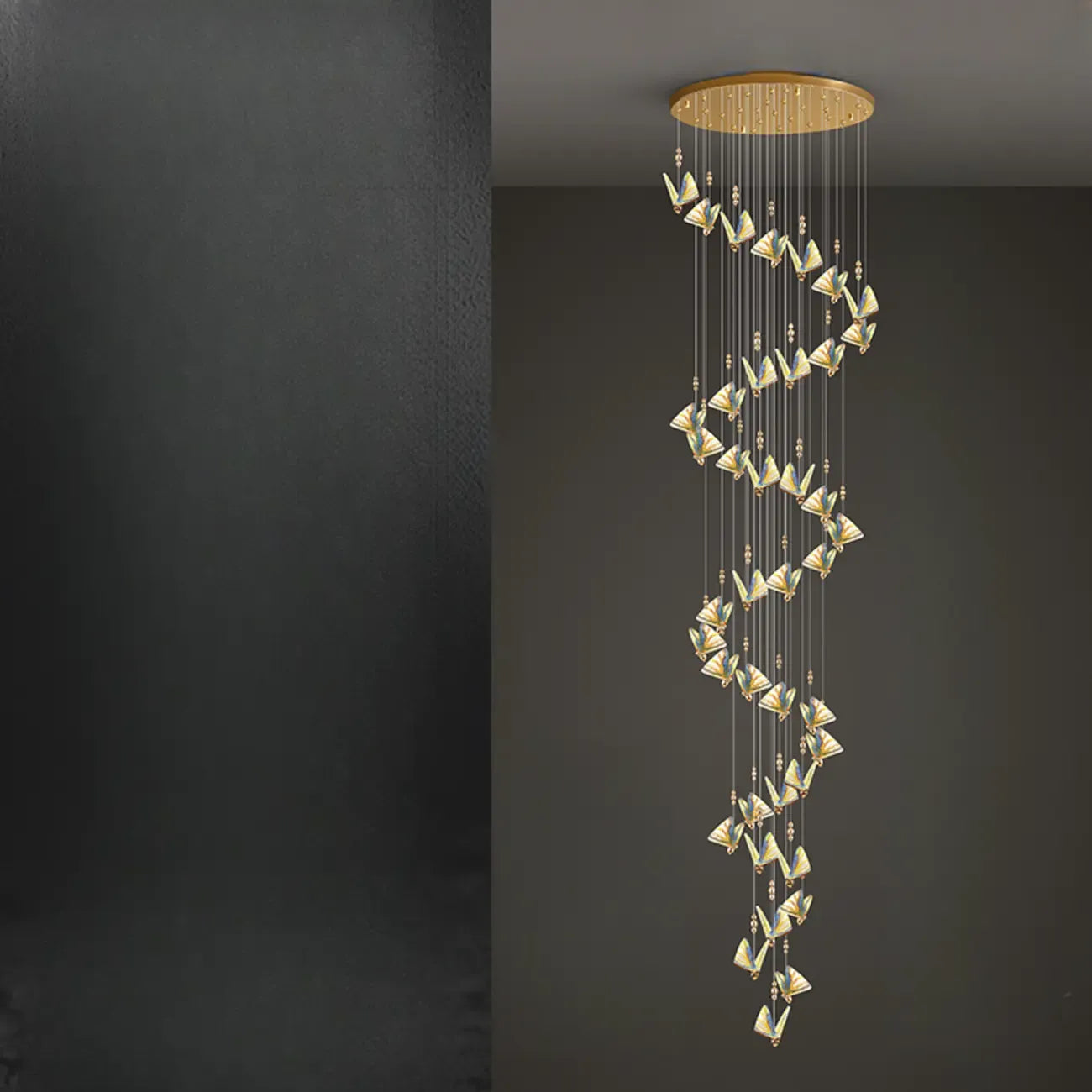 Lustre moderne en cristal à motif papillon linéaire avec télécommande