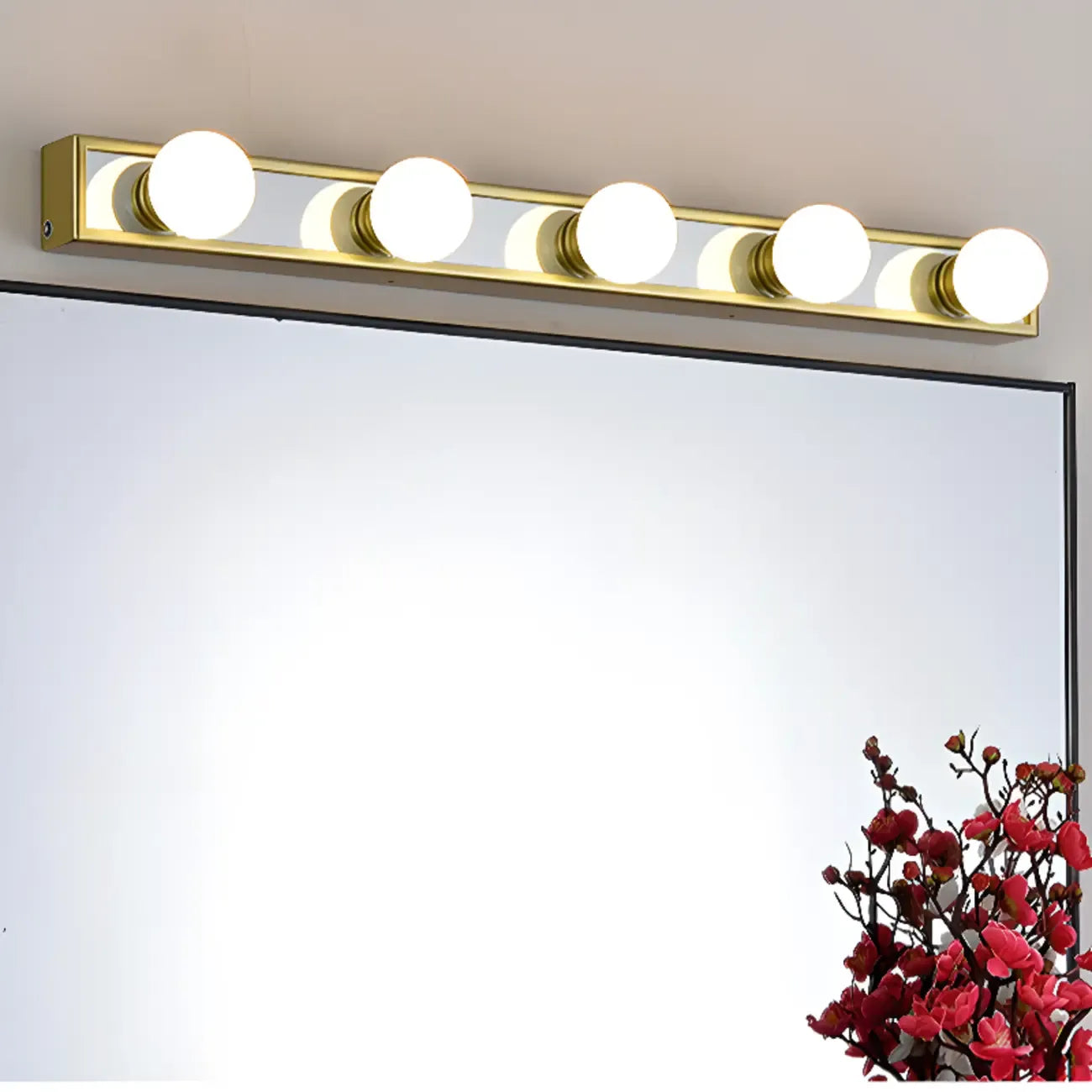 Applique murale LED dorée moderne et droite à 4 lumières pour salle de bain