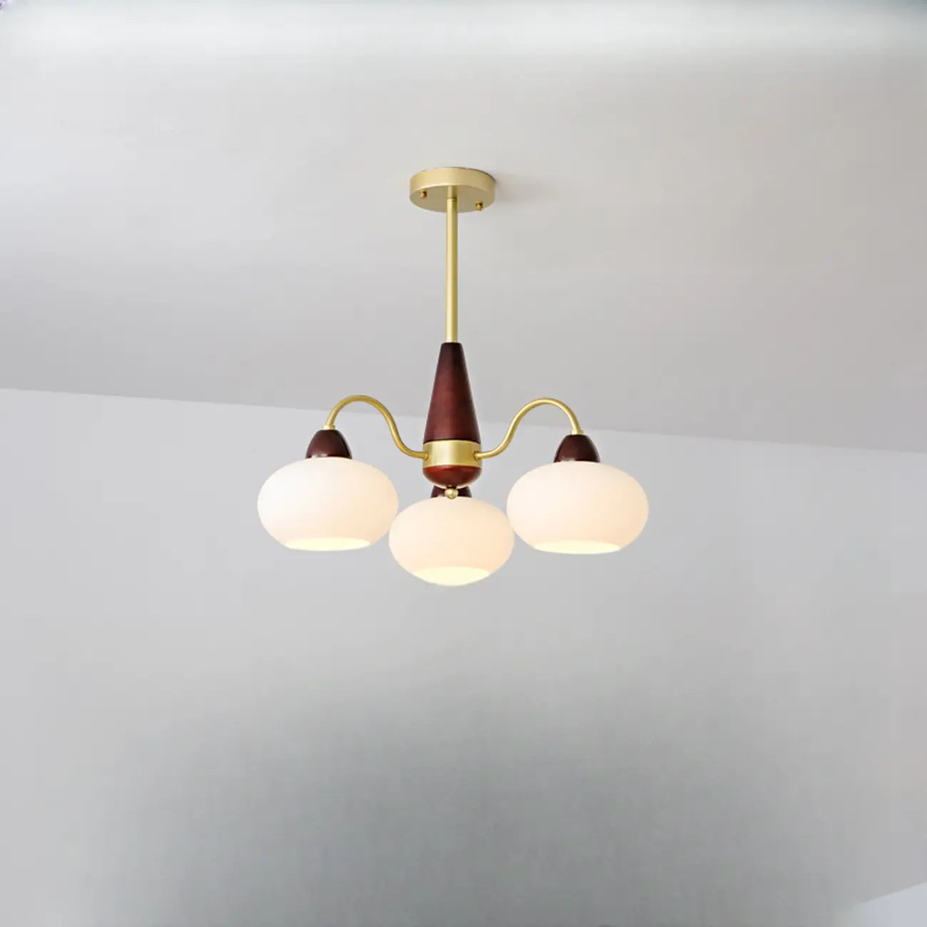 Lustre élégant classique avec abat-jour tambour en verre doré
