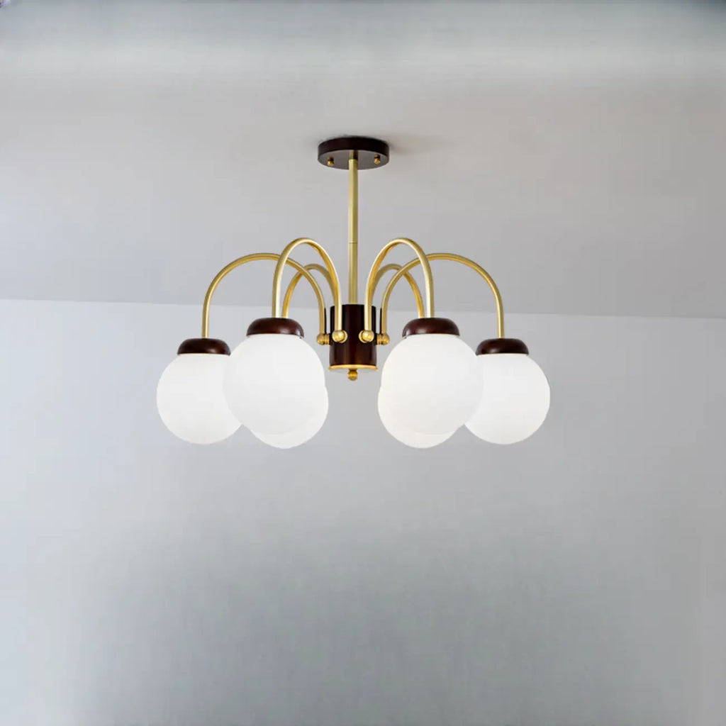 Lampadario classico a sfera in vetro bianco e oro