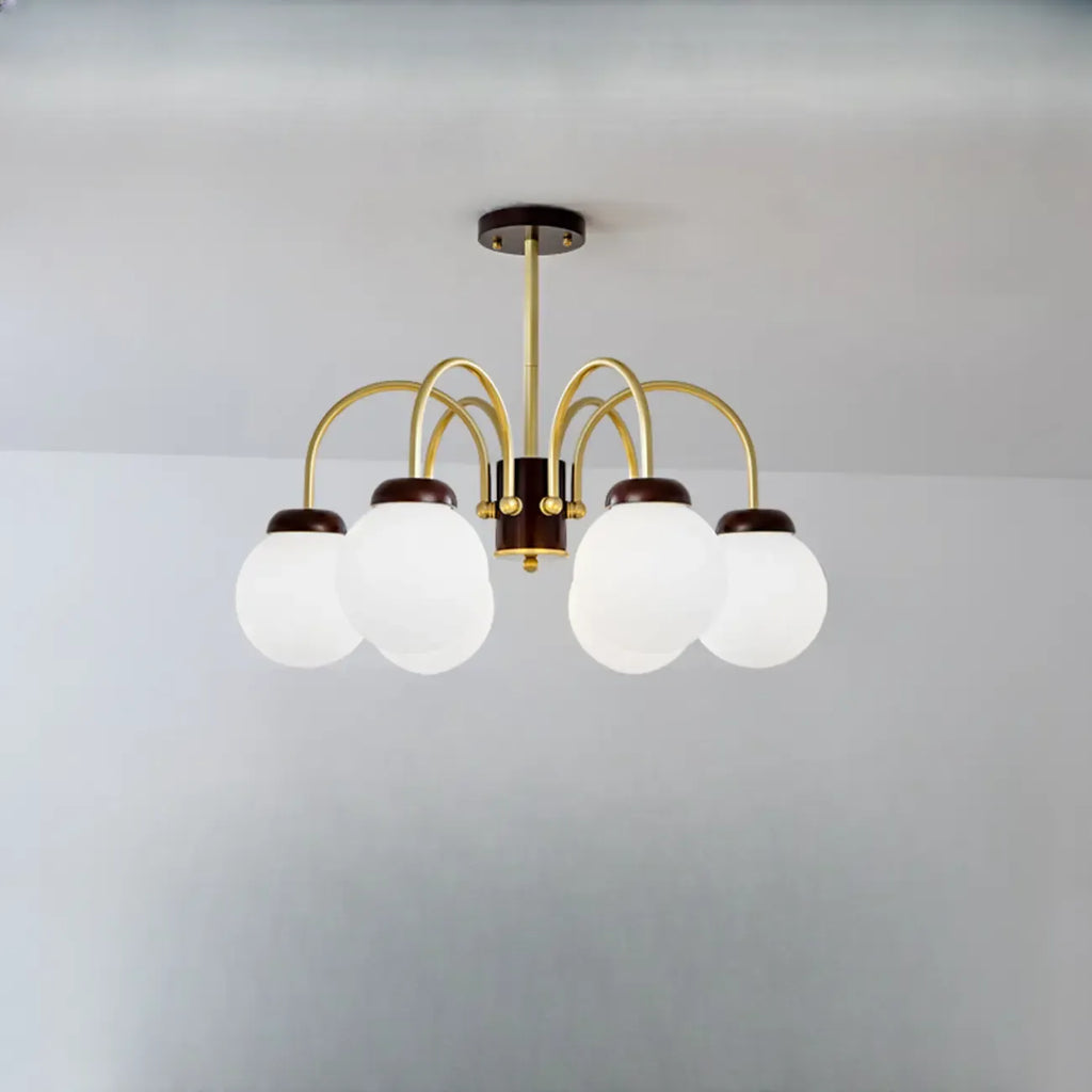 Lampadario classico a sfera in vetro bianco e oro