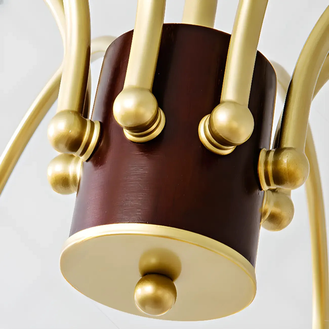 Lampadario classico a sfera in vetro bianco e oro