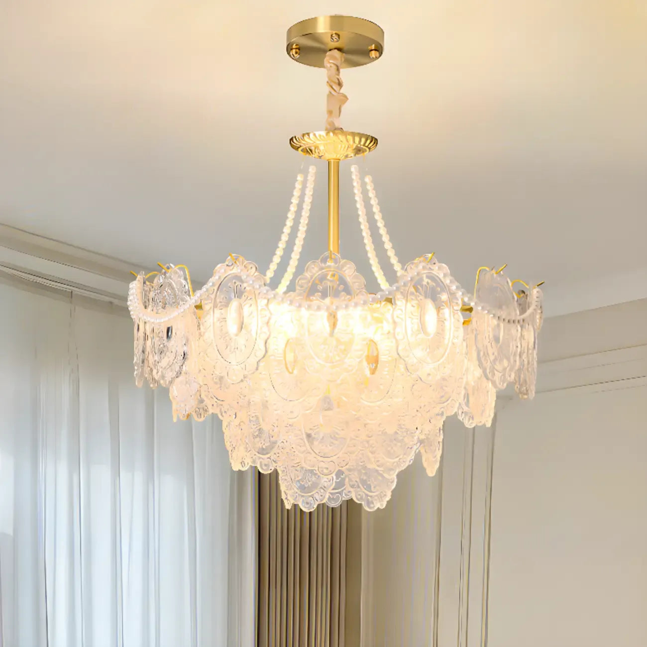 Élégant lustre vintage doré en verre exquis