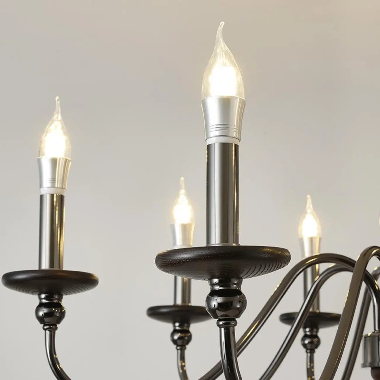 Lustre moderne noir à 6/8 lumières de type candélabre, à intensité variable