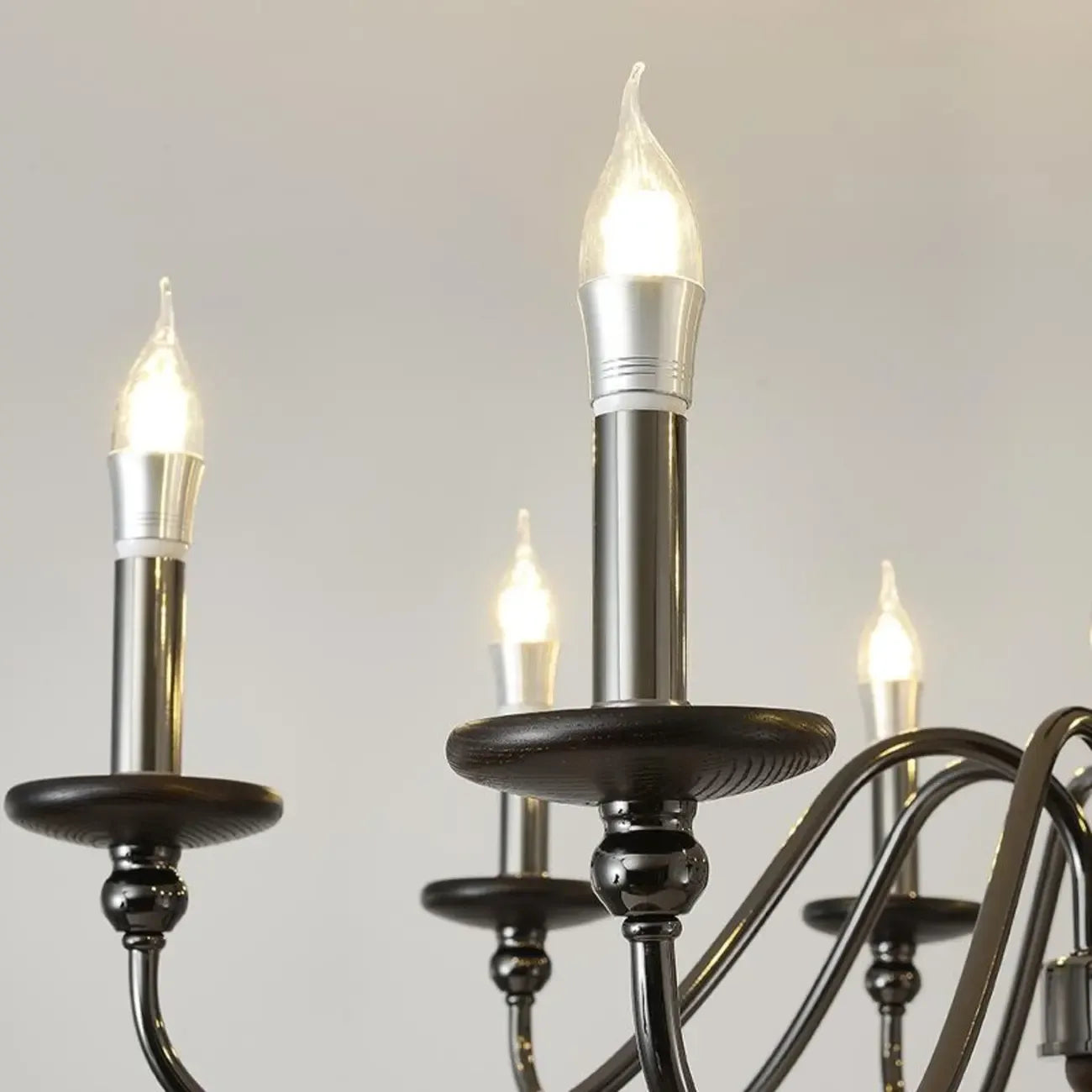 Lustre moderne noir à 6/8 lumières de type candélabre, à intensité variable