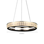 Lustre élégant à LED en cristal et anneaux dorés de luxe