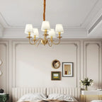Lustre classique doré avec abat-jour élégant en tissu blanc