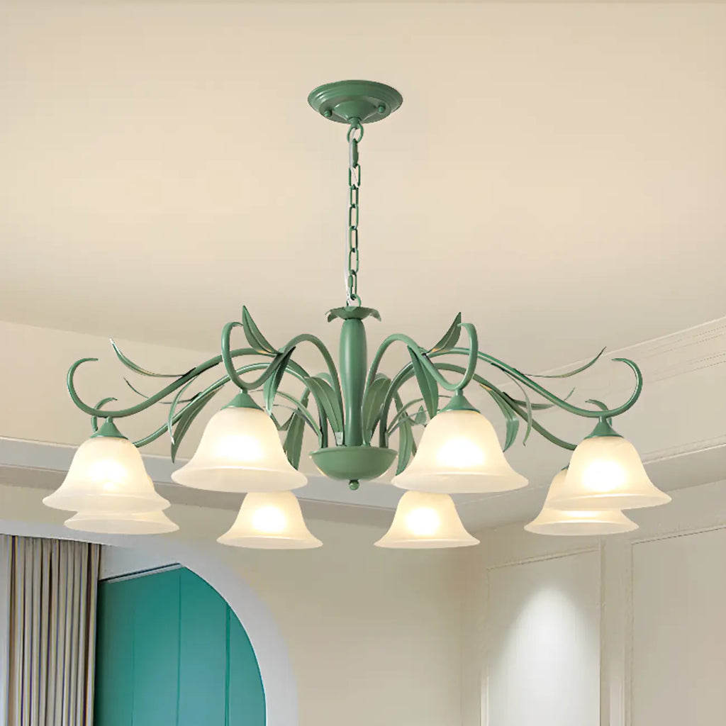 Lustre élégant en métal vert nordique avec abat-jour en verre cloche et lustre en verre élégant.