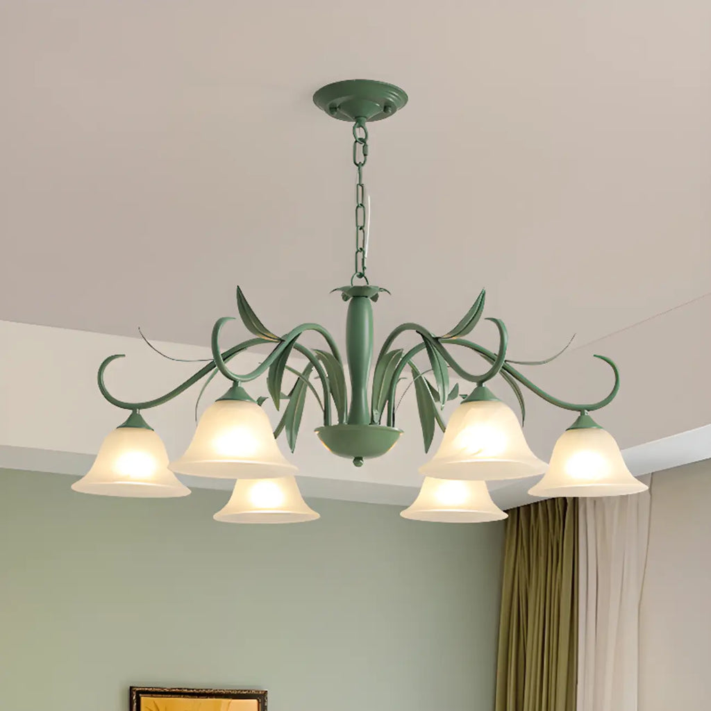 Lustre élégant en métal vert nordique avec abat-jour en verre cloche et lustre en verre élégant.