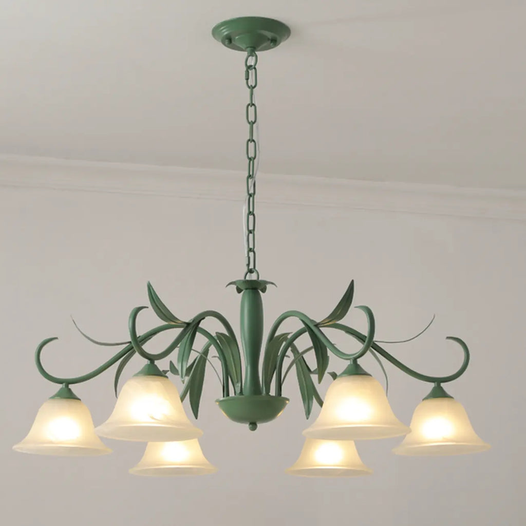 Lustre élégant en métal vert nordique avec abat-jour en verre cloche et lustre en verre élégant.