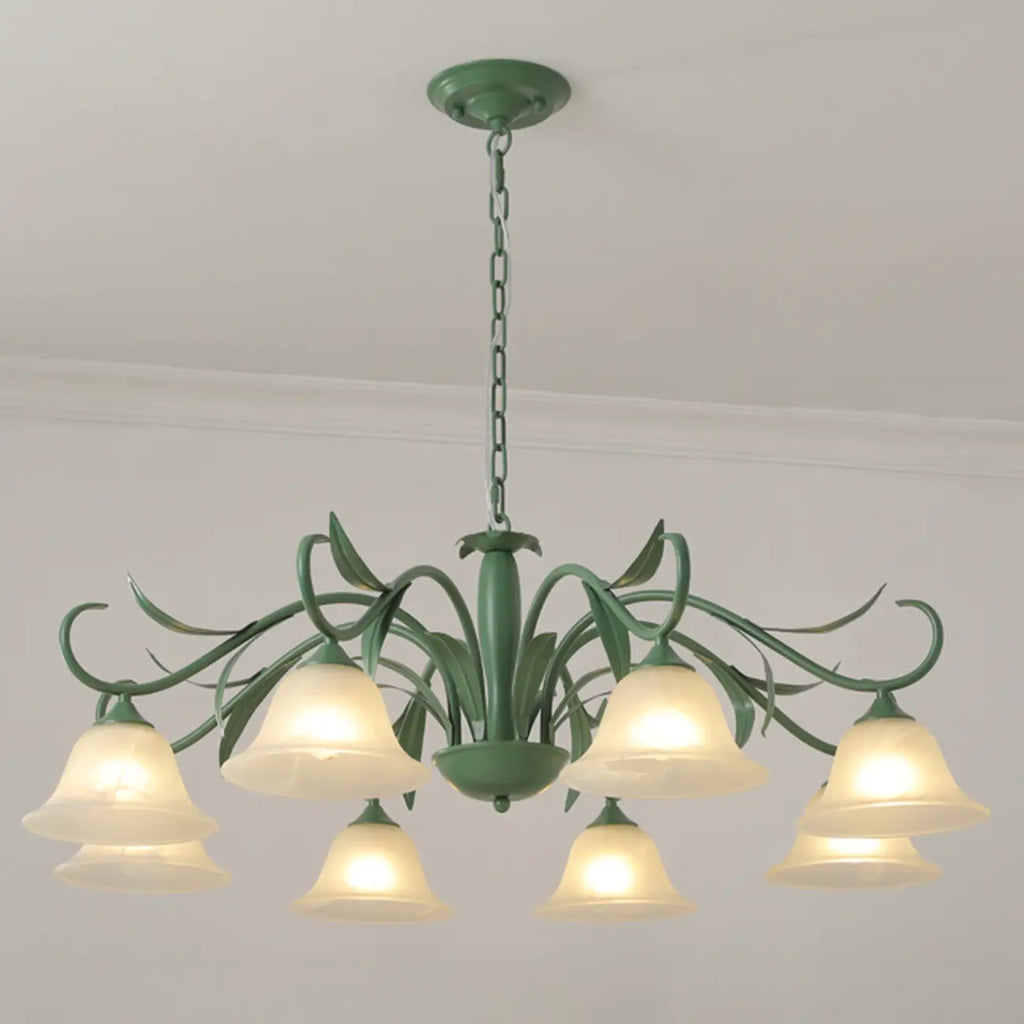 Lustre élégant en métal vert nordique avec abat-jour en verre cloche et lustre en verre élégant.