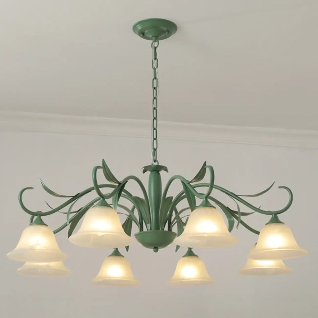 Lustre élégant en métal vert nordique avec abat-jour en verre cloche et lustre en verre élégant.